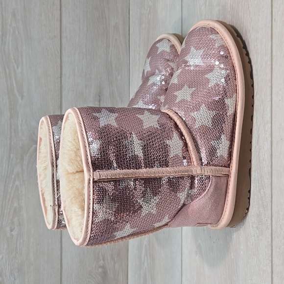 Ugg Australia big girl Pink Star Sequin Boots Sheepskin Shoes Sz 4 - Picture 2 of 14